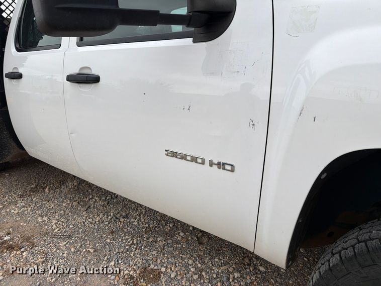 image for item EW0332 2010 Chevrolet Silverado 3500HD Crew Cab flatbed pickup truck