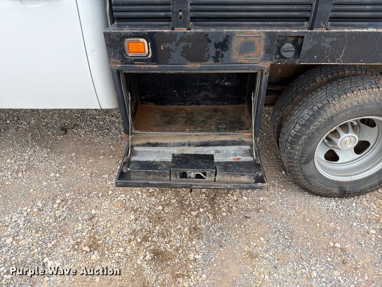 image for item EW0332 2010 Chevrolet Silverado 3500HD Crew Cab flatbed pickup truck
