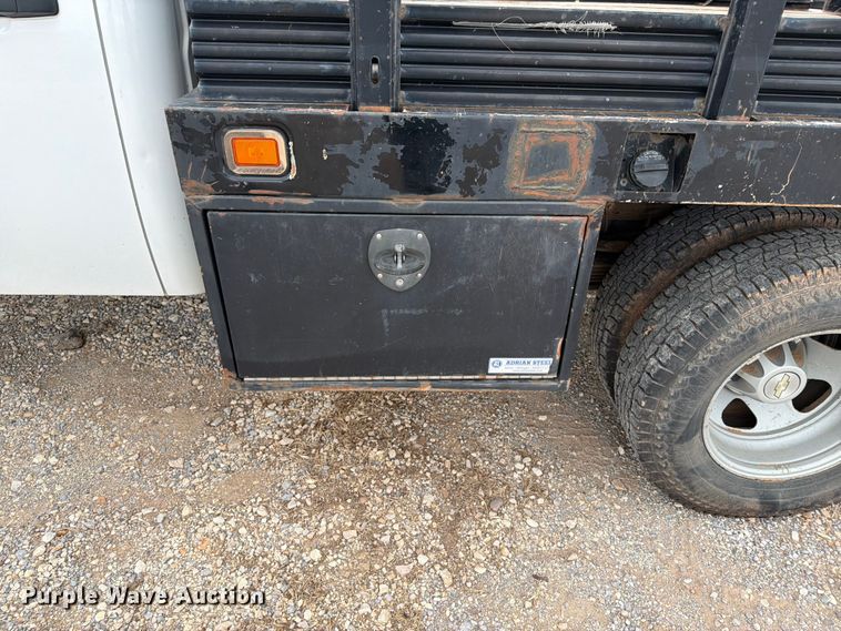 image for item EW0332 2010 Chevrolet Silverado 3500HD Crew Cab flatbed pickup truck