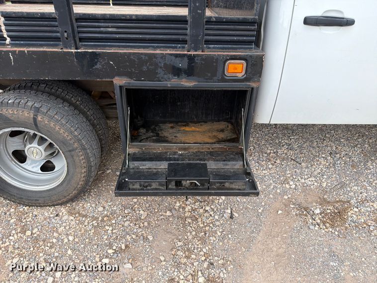 image for item EW0332 2010 Chevrolet Silverado 3500HD Crew Cab flatbed pickup truck