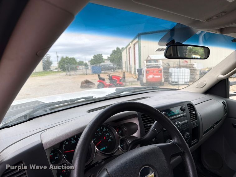 image for item EW0332 2010 Chevrolet Silverado 3500HD Crew Cab flatbed pickup truck