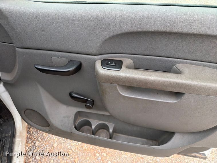 image for item EW0332 2010 Chevrolet Silverado 3500HD Crew Cab flatbed pickup truck