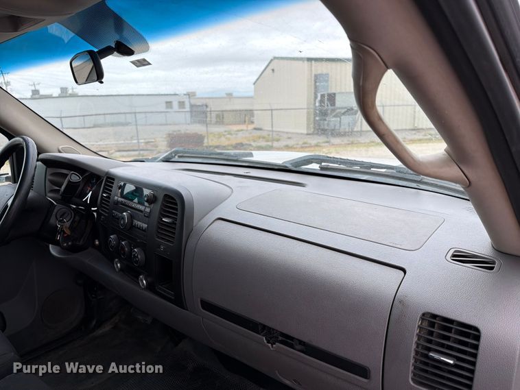 image for item EW0332 2010 Chevrolet Silverado 3500HD Crew Cab flatbed pickup truck