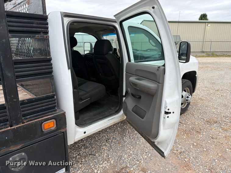 image for item EW0332 2010 Chevrolet Silverado 3500HD Crew Cab flatbed pickup truck