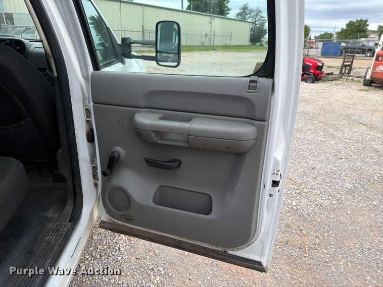 image for item EW0332 2010 Chevrolet Silverado 3500HD Crew Cab flatbed pickup truck