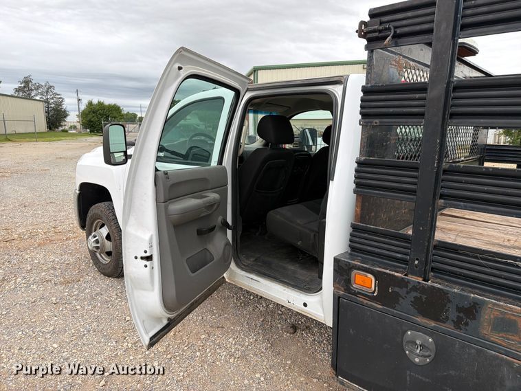 image for item EW0332 2010 Chevrolet Silverado 3500HD Crew Cab flatbed pickup truck