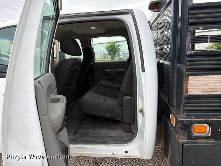 image for item EW0332 2010 Chevrolet Silverado 3500HD Crew Cab flatbed pickup truck