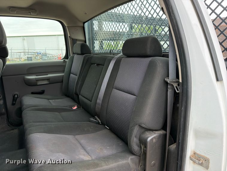 image for item EW0332 2010 Chevrolet Silverado 3500HD Crew Cab flatbed pickup truck