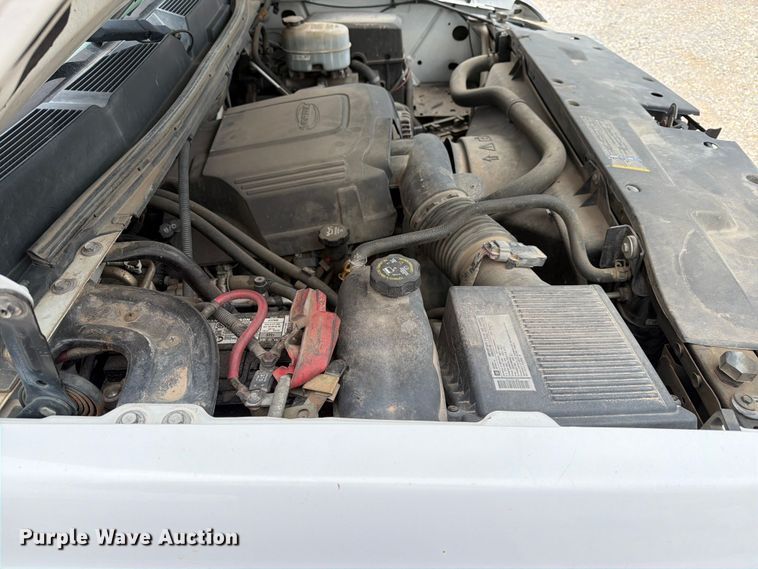 image for item EW0332 2010 Chevrolet Silverado 3500HD Crew Cab flatbed pickup truck