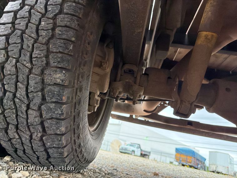 image for item EW0332 2010 Chevrolet Silverado 3500HD Crew Cab flatbed pickup truck