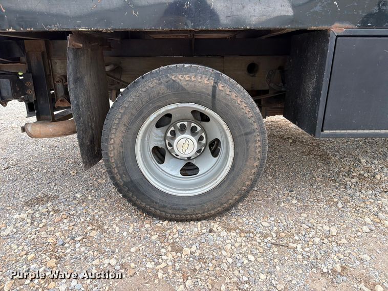 image for item EW0332 2010 Chevrolet Silverado 3500HD Crew Cab flatbed pickup truck