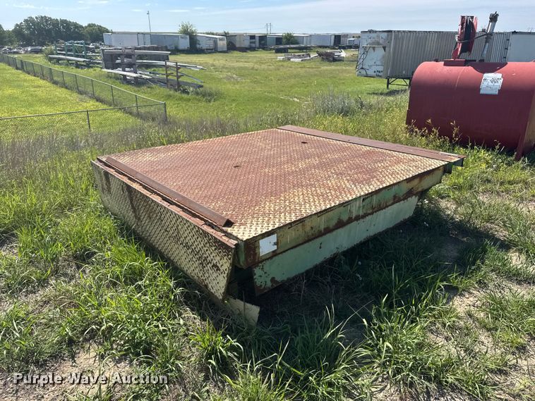 image for item EW4896 Loading dock