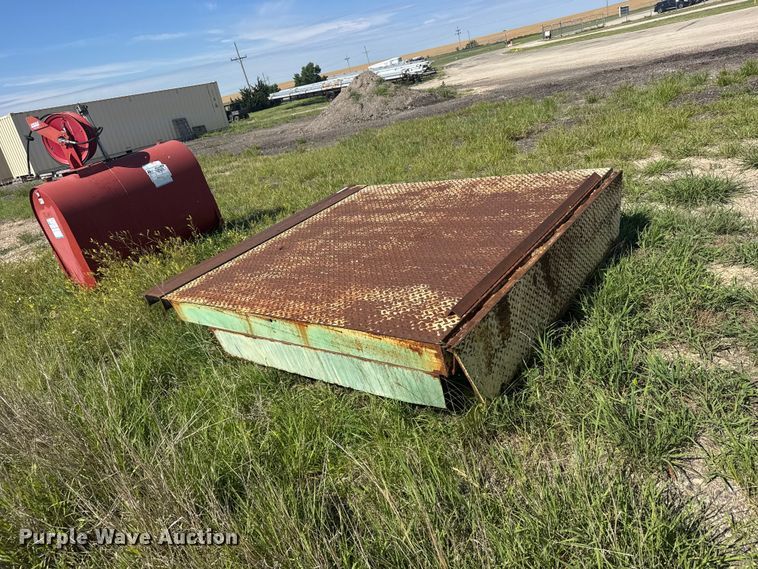 image for item EW4896 Loading dock