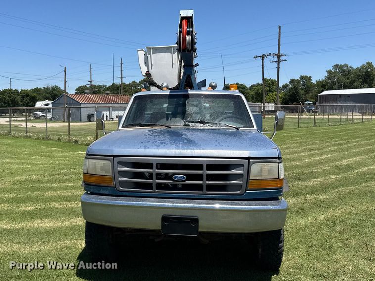 image for item EW4916 1993 Ford F350 bucket truck