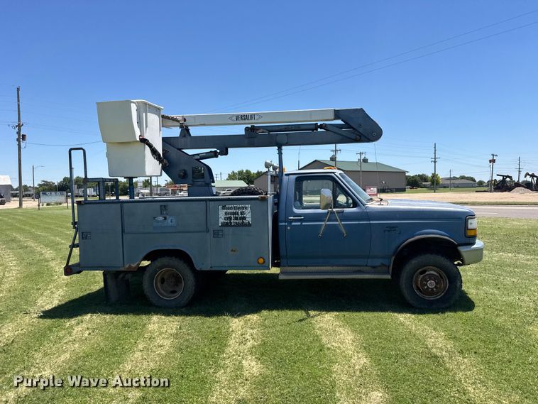 image for item EW4916 1993 Ford F350 bucket truck