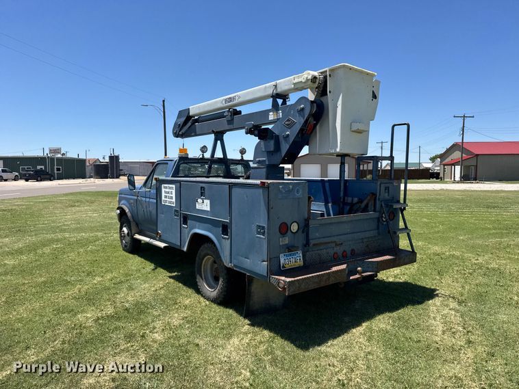 image for item EW4916 1993 Ford F350 bucket truck