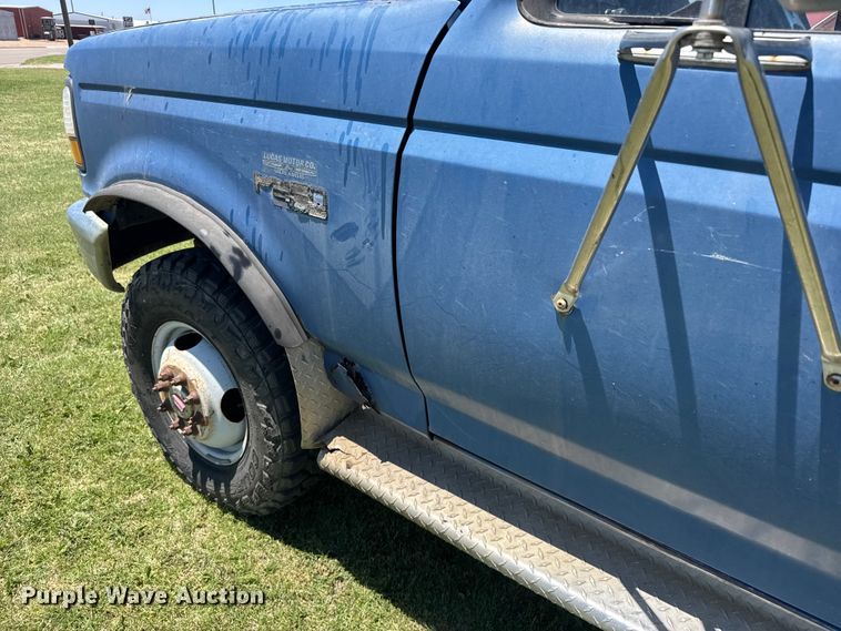 image for item EW4916 1993 Ford F350 bucket truck