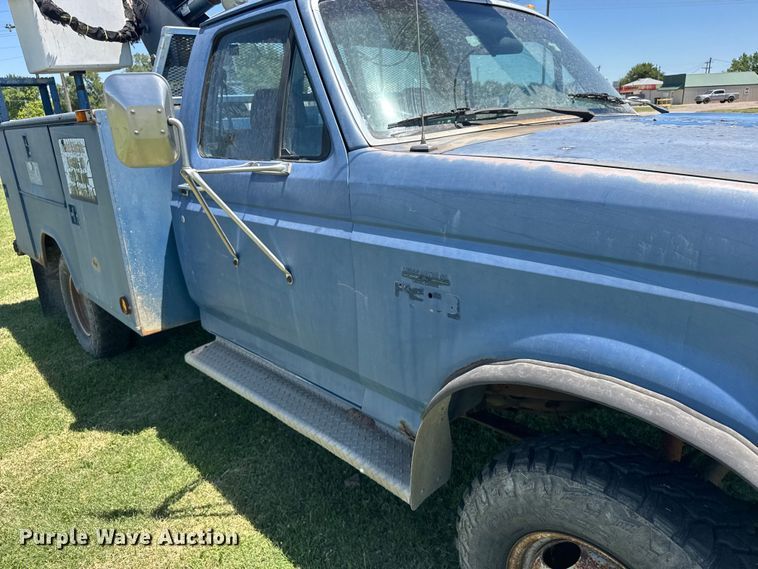 image for item EW4916 1993 Ford F350 bucket truck