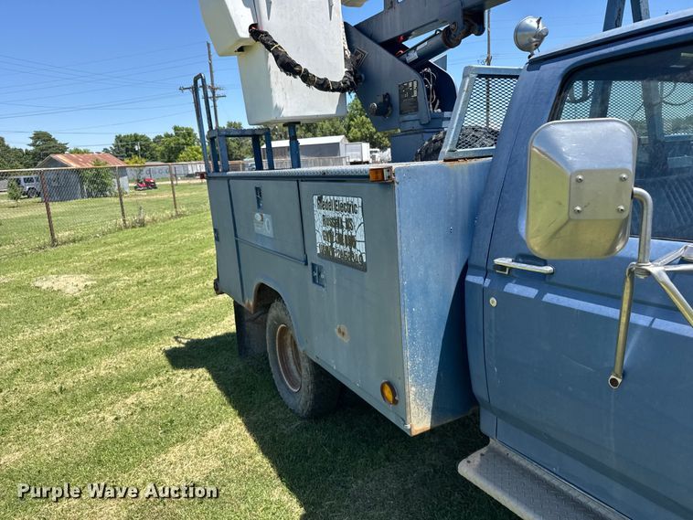image for item EW4916 1993 Ford F350 bucket truck