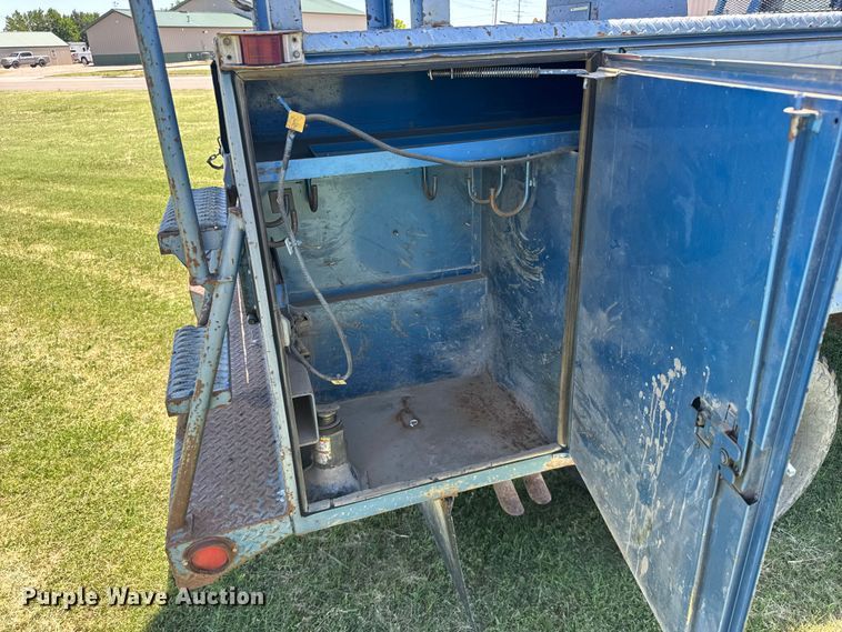 image for item EW4916 1993 Ford F350 bucket truck