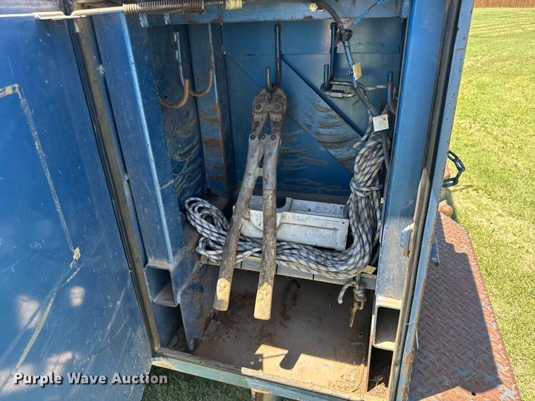 image for item EW4916 1993 Ford F350 bucket truck