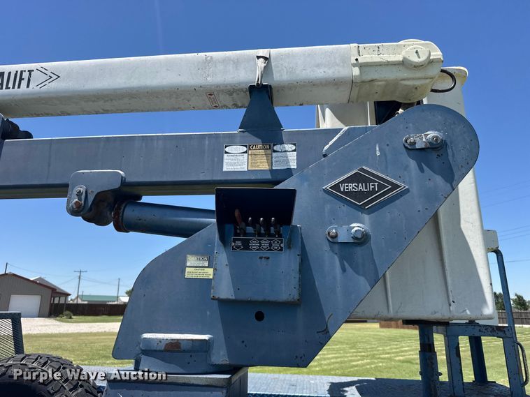image for item EW4916 1993 Ford F350 bucket truck