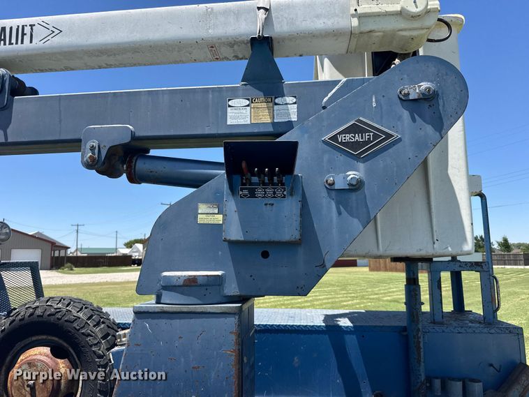 image for item EW4916 1993 Ford F350 bucket truck
