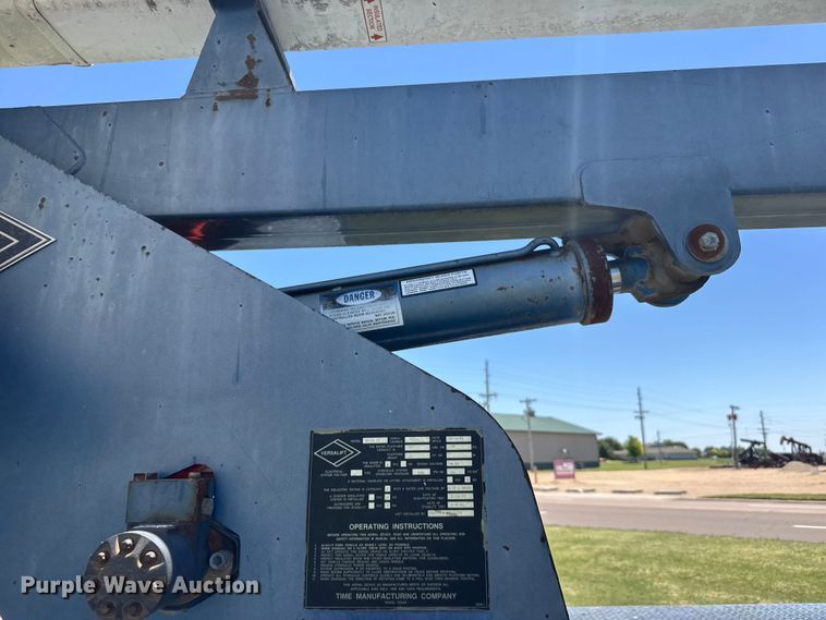 image for item EW4916 1993 Ford F350 bucket truck
