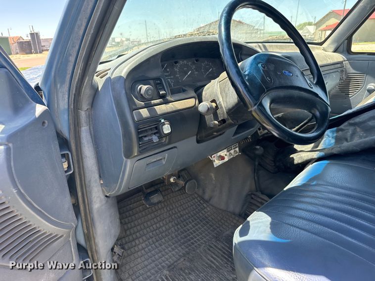 image for item EW4916 1993 Ford F350 bucket truck