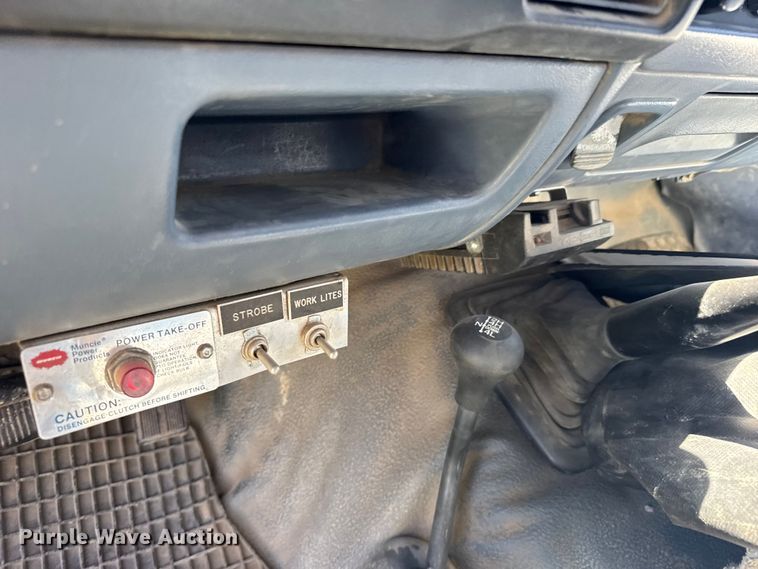 image for item EW4916 1993 Ford F350 bucket truck