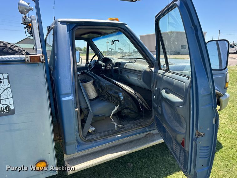 image for item EW4916 1993 Ford F350 bucket truck