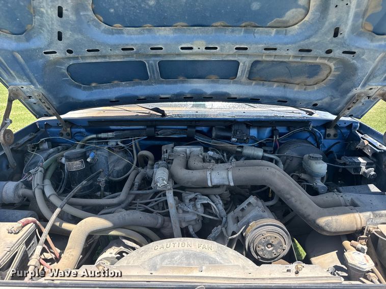 image for item EW4916 1993 Ford F350 bucket truck