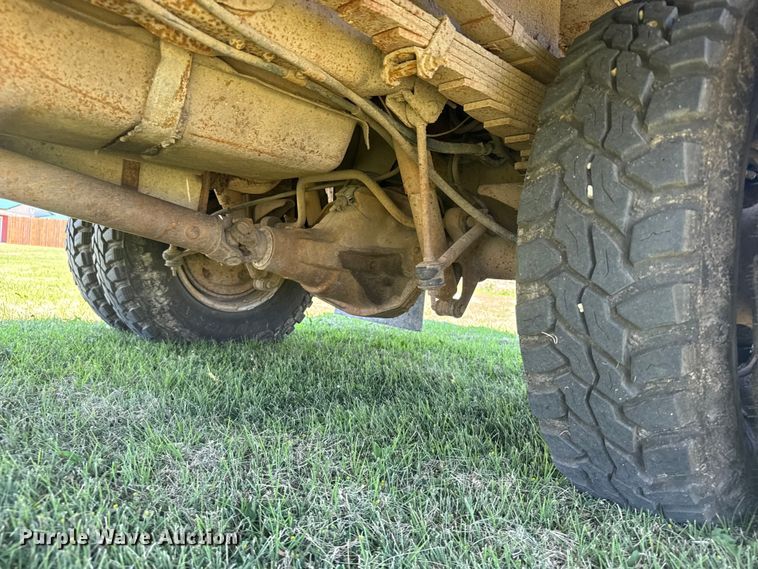 image for item EW4916 1993 Ford F350 bucket truck