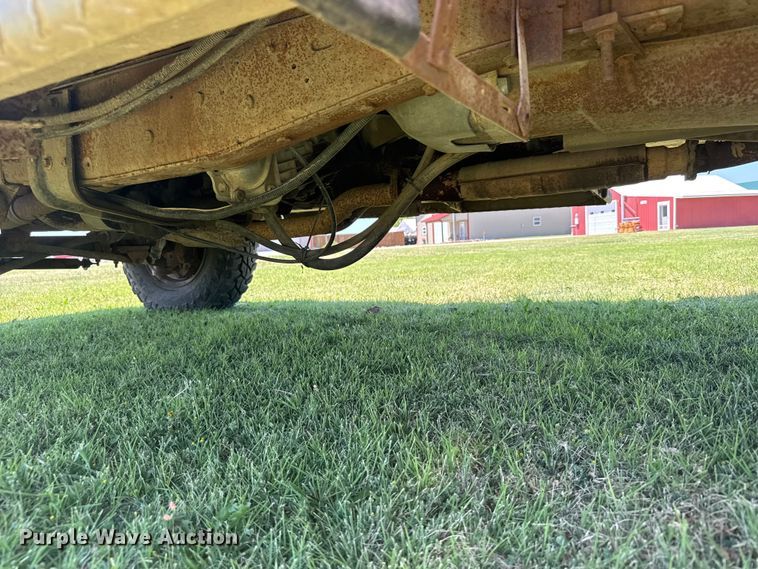 image for item EW4916 1993 Ford F350 bucket truck