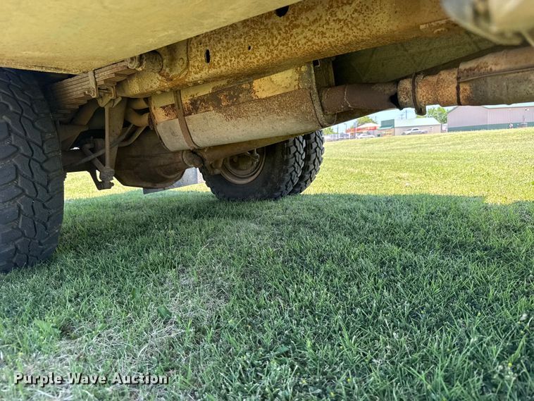 image for item EW4916 1993 Ford F350 bucket truck