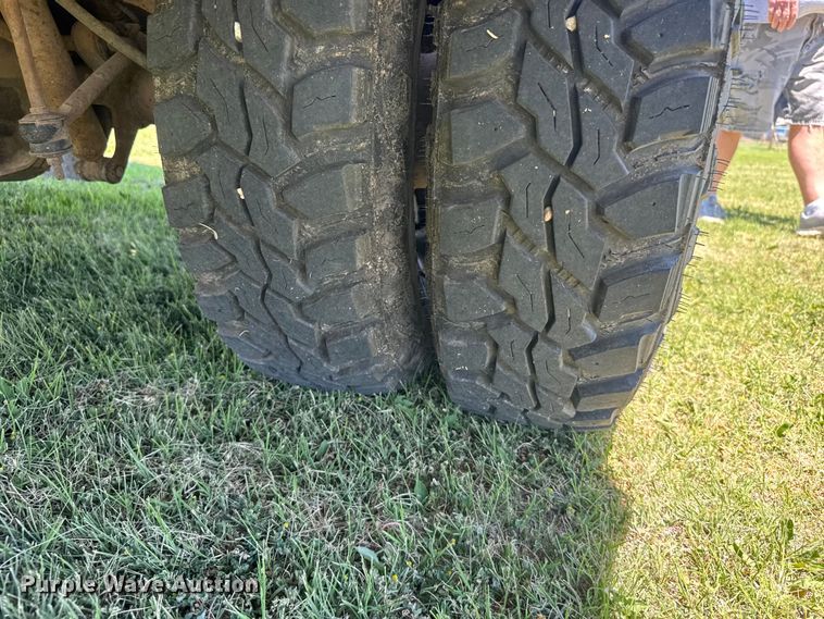 image for item EW4916 1993 Ford F350 bucket truck