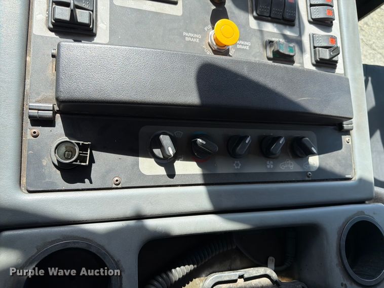 image for item EX0492 2013 Elgin Pelican street sweeper