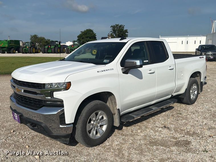 image for item EX4528 2020 Chevrolet Silverado 1500 Crew Cab pickup truck