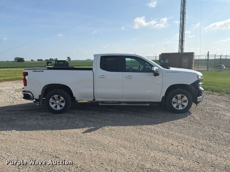 image for item EX4528 2020 Chevrolet Silverado 1500 Crew Cab pickup truck