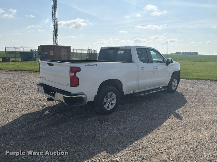 image for item EX4528 2020 Chevrolet Silverado 1500 Crew Cab pickup truck