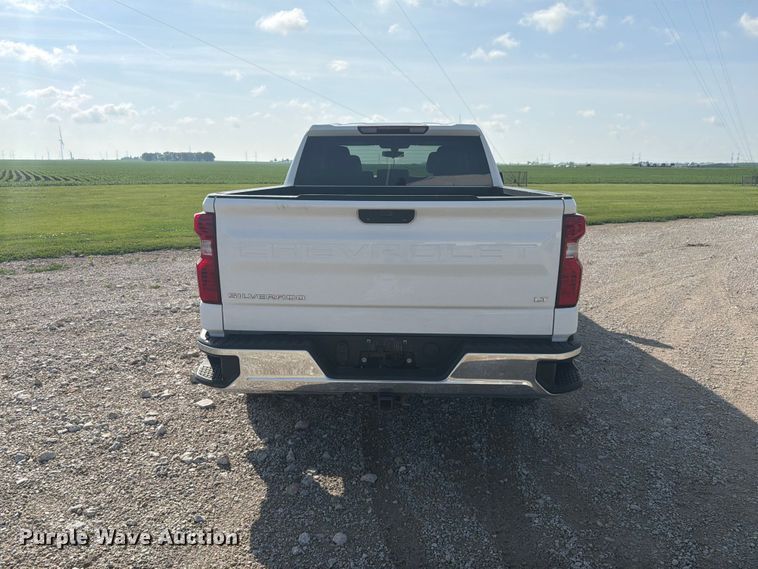 image for item EX4528 2020 Chevrolet Silverado 1500 Crew Cab pickup truck
