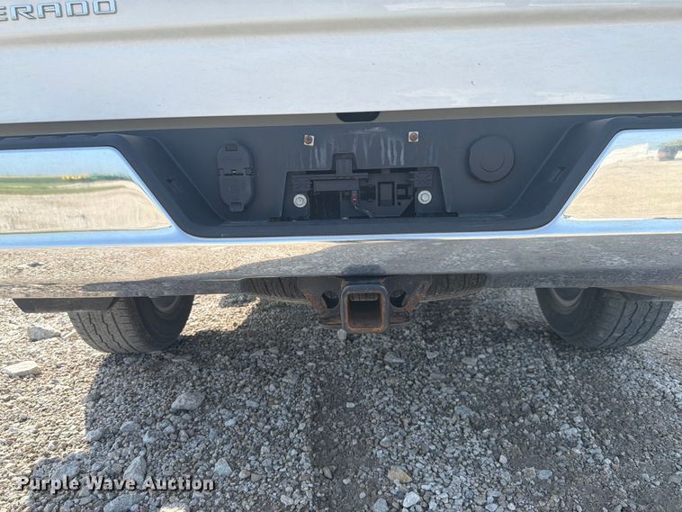 image for item EX4528 2020 Chevrolet Silverado 1500 Crew Cab pickup truck