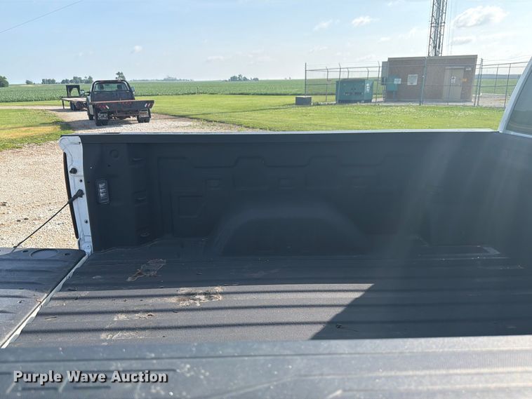 image for item EX4528 2020 Chevrolet Silverado 1500 Crew Cab pickup truck
