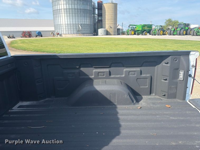 image for item EX4528 2020 Chevrolet Silverado 1500 Crew Cab pickup truck