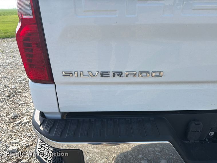 image for item EX4528 2020 Chevrolet Silverado 1500 Crew Cab pickup truck