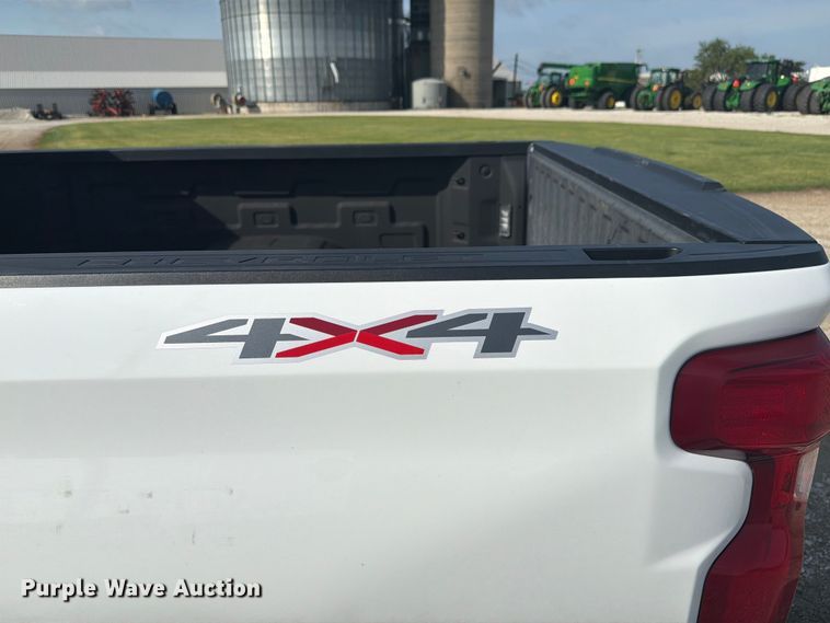 image for item EX4528 2020 Chevrolet Silverado 1500 Crew Cab pickup truck