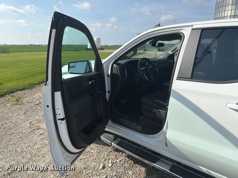 image for item EX4528 2020 Chevrolet Silverado 1500 Crew Cab pickup truck