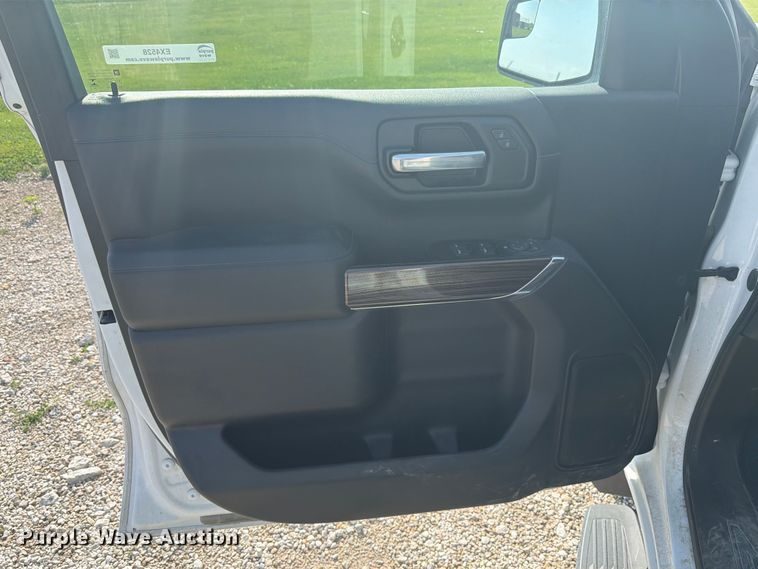 image for item EX4528 2020 Chevrolet Silverado 1500 Crew Cab pickup truck