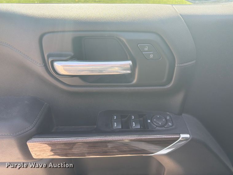 image for item EX4528 2020 Chevrolet Silverado 1500 Crew Cab pickup truck