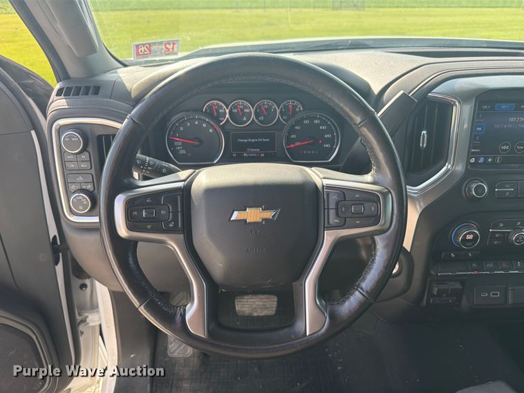 image for item EX4528 2020 Chevrolet Silverado 1500 Crew Cab pickup truck